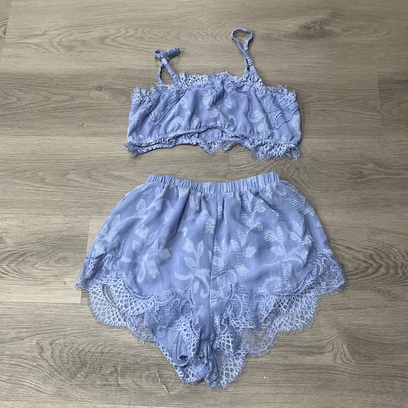 Sleep set - Picture 1 of 2